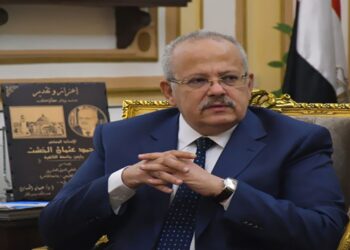 أول رد فعل من رئيس جامعة القاهرة على حكم حبسه وعزله من منصبه