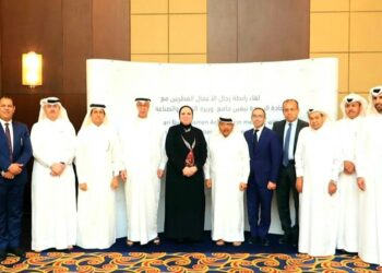 وزيرة التجارة والصناعة مع اعضاء رابطة رجال الأعمال القطريين