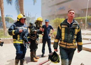 2ه ملحمة بطولية .. 5 صور ترصد جهود رجال الإطفاء بعد إخماد حريق هيلتون رمسيس