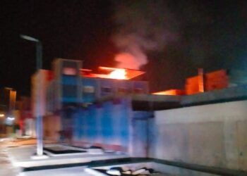 IMG 20220704 WA0005 السيطرة على حريق نشب داخل مصنع مستحضرات تجميل بمدينة 15 مايو