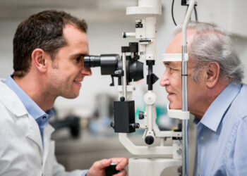 دراسة حديثة: اختبار العين يمكنه التنبؤ بمخاطر الإصابة بالنوبة القلبية