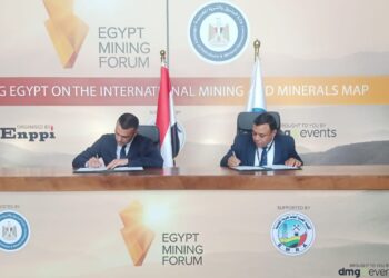 توقيع مذكرة تفاهم بين هيئة الثروة المعدنية وشركة إينى الإيطالية على هامش منتدى مصر للتعدين 1