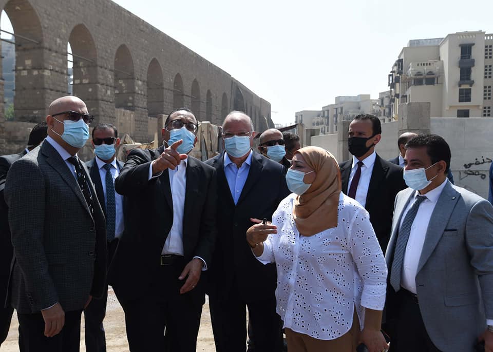جولة رئيس الوزراء في منطقة سور مجرى العيون