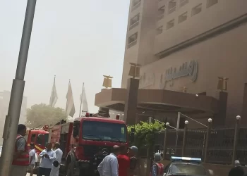 حريق رمسيس إنقاذ مواطن علق في مبني فندق هيلتون رمسيس أثناء الحريق