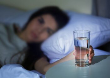 فوائد شرب الماء قبل النوم