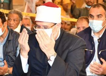 وزير الأوقاف في مسجد الحسين