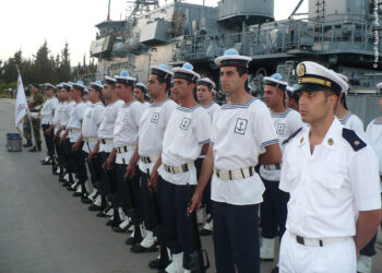 P1020397 البحرية اللبنانية تشارك الغواصة الأجنبية في سحب المركب الغارق قبالة طرابلس