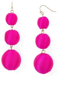 hbz pink earrings 720 1498844672 هل يصبح اللون الوردي أحدث صيحات الموضة القادمة؟