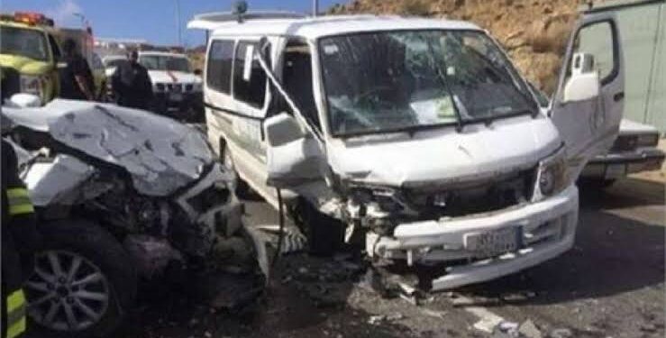 images 11 6 إصابة 5 أشخاص فى تصادم سيارتين علي الصحراوي