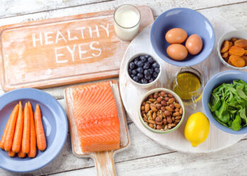 5 أطعمة مهمة لصحة العيون .. السمك والجزر الأبزر
