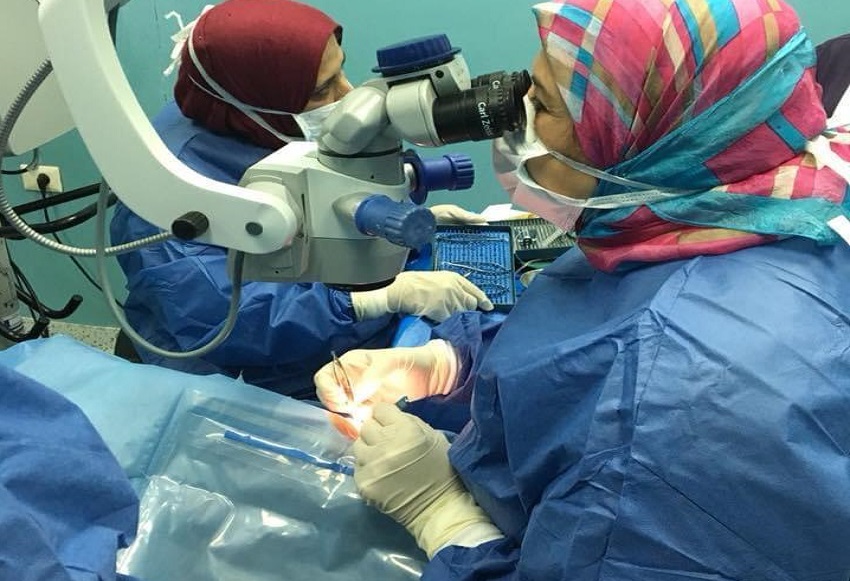 إجراء عمليات جراحية بالعين في المعهد التذكاري للأبحاث الرمدية
