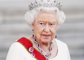 الملكة1 الملكة إليزابيث تتعاطف مع متضرري فيضانات باكستان