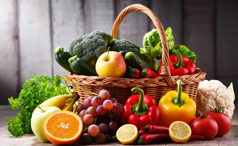 خضروات فواكه منتجات الألبان وعصير البرتقال.. 7 أطعمة مهمة لتحسين صحة العظام