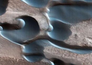 198 023531 nasa sand dunes mars surface 700x400 بكاميرا عالية الدقة.. صور جديدة لكثبان رملية على سطح المريخ