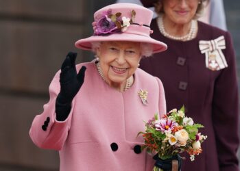 221254 رئيسة وزراء بريطانيا الجديدة تعلن انتقال العرش للملك تشارلز الثالث