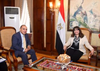 وزيرة الهجرة مع سفير مصر في كينيا
