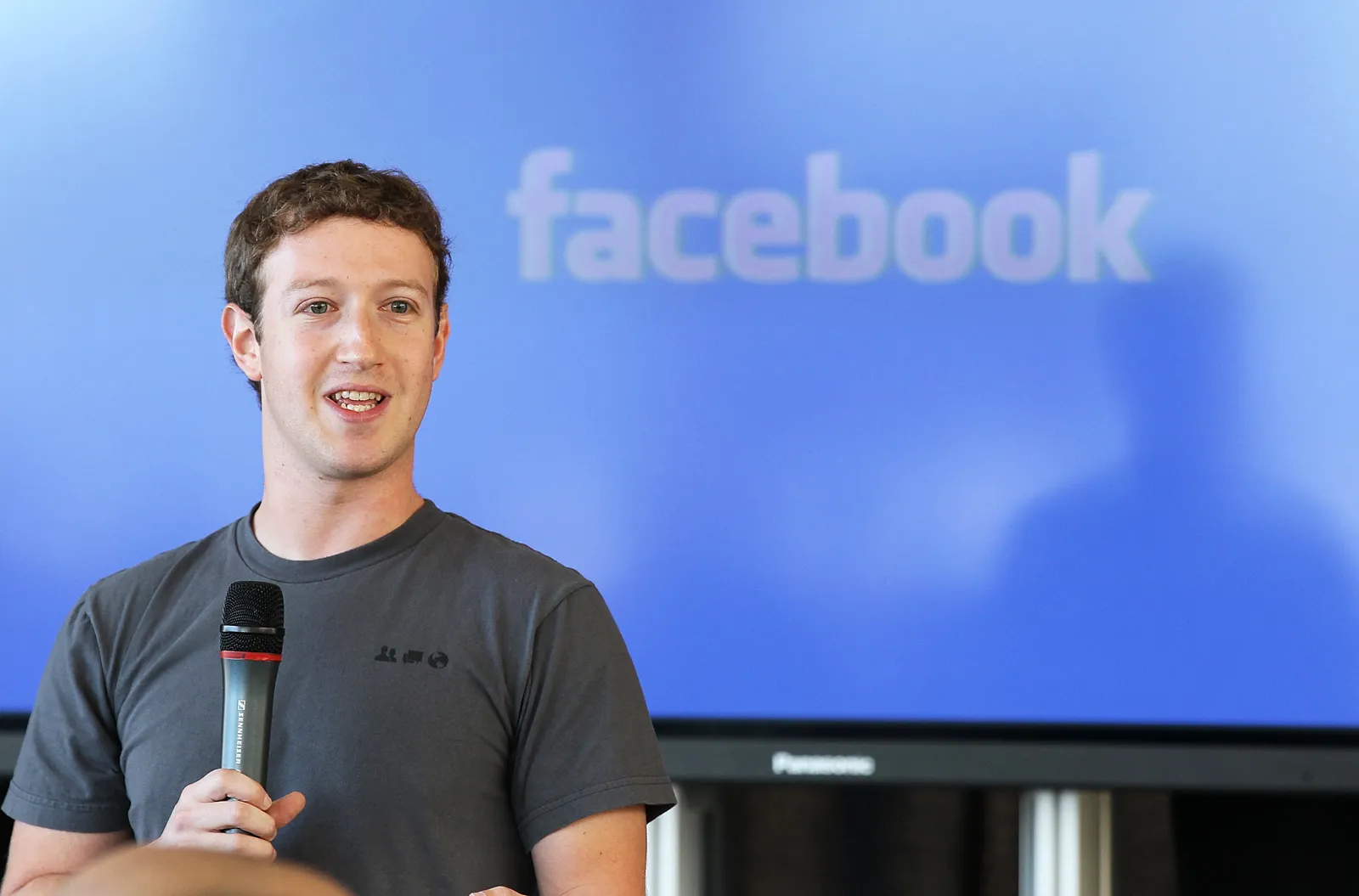مارك زوكربيرج تعرف على الخاصية الجديدة لـ" Messenger"و "Facebook"