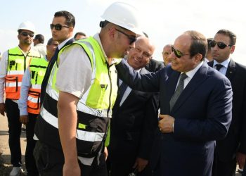 افتتاح الرئيس السيسي مجمع الرمال السوداء