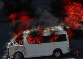 images 11 السيطرة علي حريق سيارة ميكروباص بقرية العطف في العياط