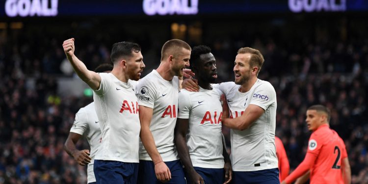 Tottenham Hotspur's Colombian defender Davinson Sanchez (3rd R) celebrates with teammates after scoring their second goal during the English Premier League football match between Tottenham Hotspur and Norwich City at Tottenham Hotspur Stadium in London, on December 5, 2021. (Photo by Daniel LEAL / AFP) / RESTRICTED TO EDITORIAL USE. No use with unauthorized audio, video, data, fixture lists, club/league logos or 'live' services. Online in-match use limited to 120 images. An additional 40 images may be used in extra time. No video emulation. Social media in-match use limited to 120 images. An additional 40 images may be used in extra time. No use in betting publications, games or single club/league/player publications. /