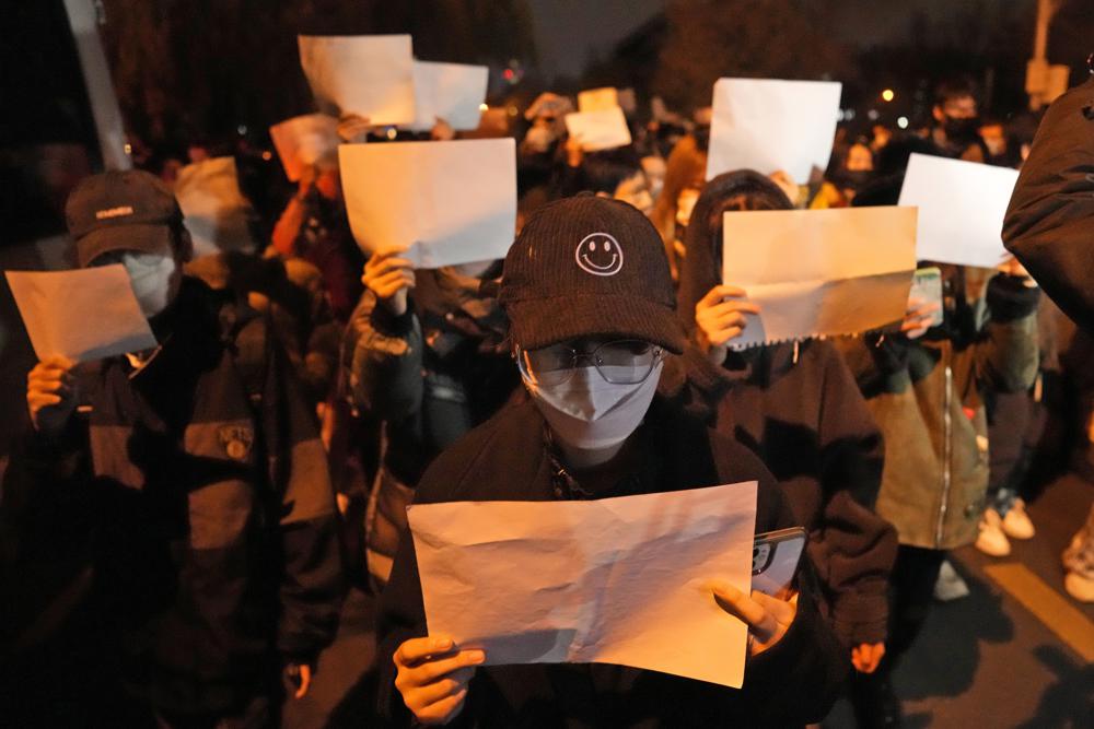 متظاهرون يطالبون الرئيس الصيني بالتنحي