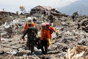 ضحايا الزلزال في إندونيسيا