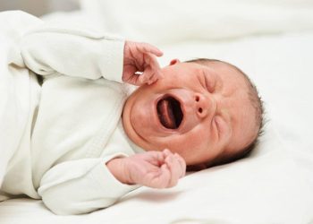 25 سببا لصراخ طفلك