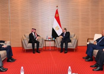 الرئيس السيسي يلتقي ولي عهد الأردن على هامش القمة العربية بالجزائر