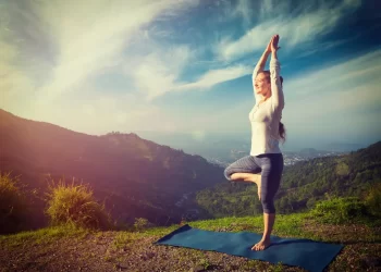 Yoga Vrikshasana Balance الوقوف على قدم واحدة .. أحدث اختبار لصحة الدماغ