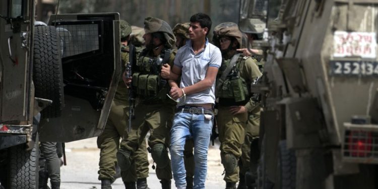 الاحتلال الإسرائيلي يشن حملات واسعة ضد الفلسطينين