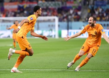 DOHA, QATAR - NOVEMBER 25: Cody Gakpo (L) of Netherlands celebrates after scoring their team's first goal during the FIFA World Cup Qatar 2022 Group A match between Netherlands and Ecuador at Khalifa International Stadium on November 25, 2022 in Doha, Qatar. (Photo by Laurence Griffiths/Getty Images)