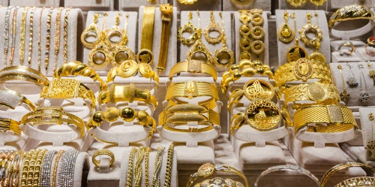 سعر الذهب الآن 1 رغم انخفاضه عالميا.. السر وراء عدم تراجع سعر الذهب في مصر