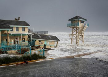 مخاوف من حدوث فيضانات.. العاصفة نيكول تضرب جورجيا الأمريكية