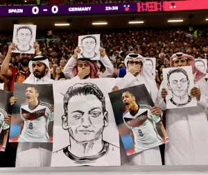 مسعود أوزيل صحيفة إنجليزية: الجماهير تتهم ألمانيا بالنفاق بسبب أوزيل وموقفها في مونديال قطر 2022
