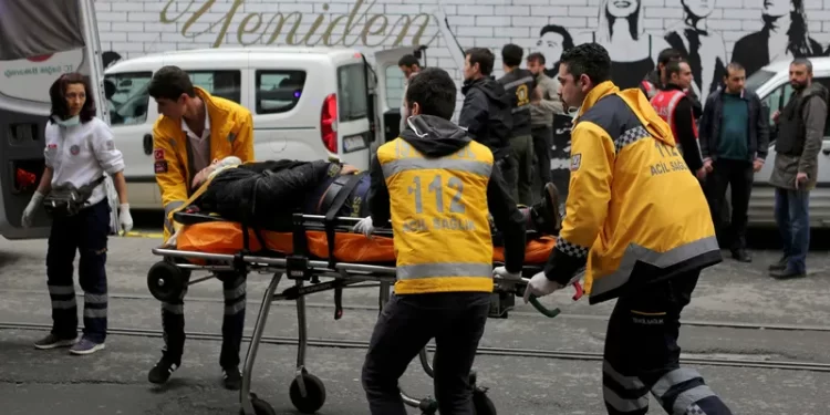 هجوم انتحاري يخلف عشرات القتلى والجرحى في اسطنبول