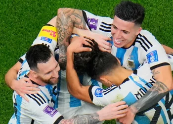 13world cup argentina happy 1 044c threeByTwoMediumAt2X e1670966044945 ميسي ورفاقه يقودون الأرجنتين إلى نهائي مونديال 2022