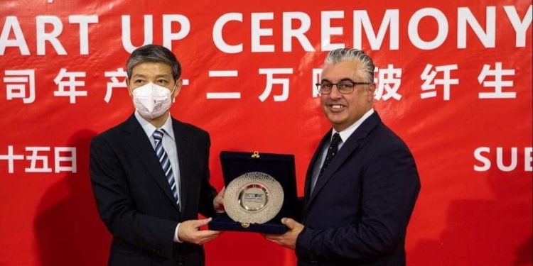رئيس اقتصادية قناة السويس والسفير الصيني يطلقان التشغيل التجريبي لخط إنتاج جديد بمصنع جوشي مصر بالسخنة