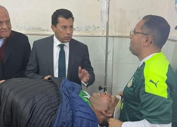 وزير الرياضة يزور مصابى مدرج الصالة المغطاة بـ 6 أكتوبر