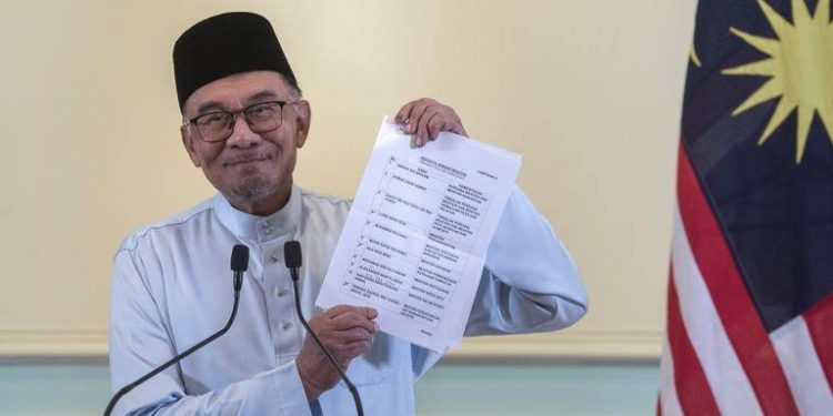 r0 0 800 600 w1200 h678 fmax e1670370831182 رئيس وزراء ماليزيا الجديد يراجع مشروعات مليارية للحكومة السابقة