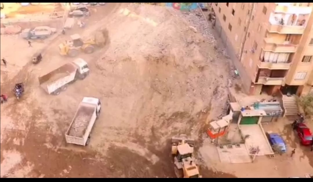 إزالة مخلفات محافظ القاهرة: إزالة مليون متر مكعب من مخلفات البناء المتراكمة بمنطقة الأربعين في البساتين (صور)