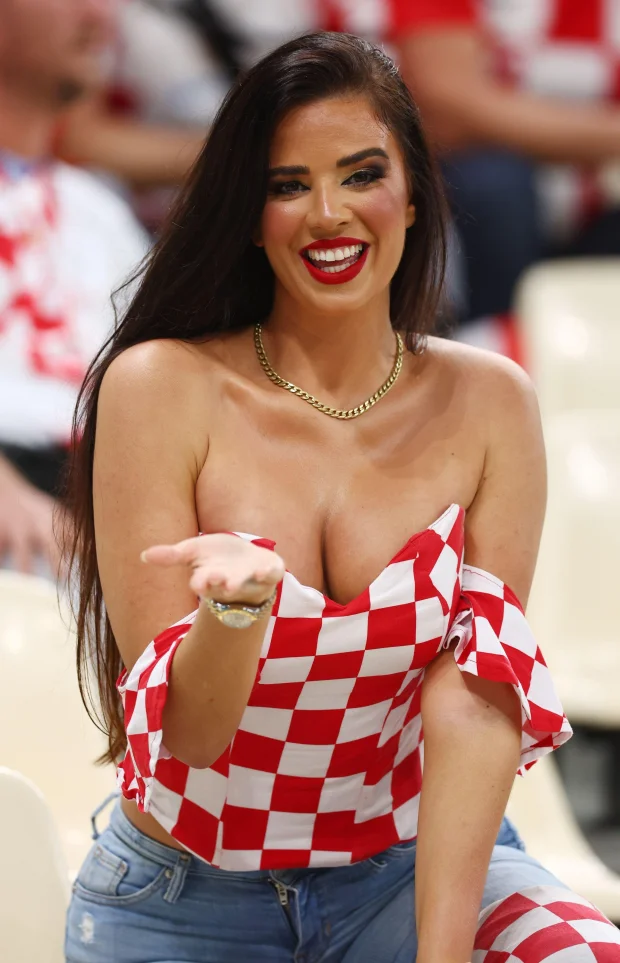 إيفانا 2 ملكة جمال كرواتيا تبكي عند مغادرتها قطر عقب إنتهاء كأس العالم 2022