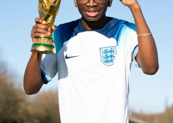 انجليش ابن عم مبامبي يدعم انجلترا ضد فرنسا في كأس العالم