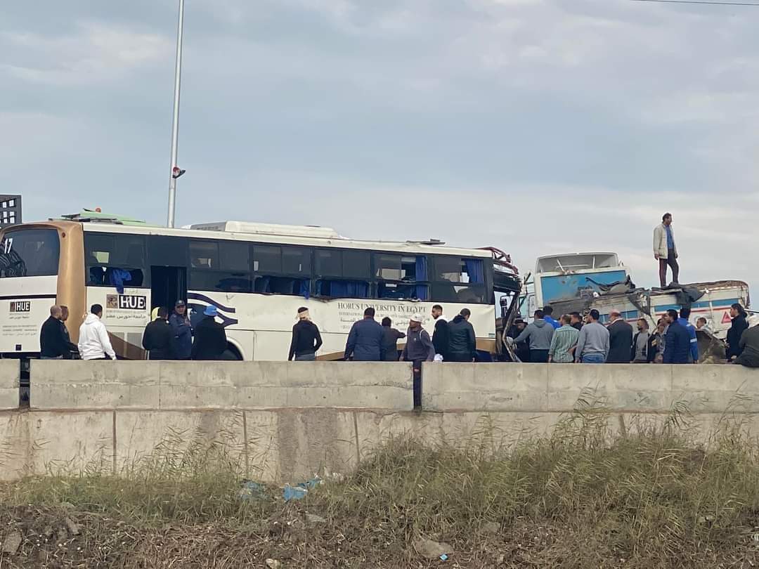 حادث أتوبيس جامعة إصابة 16 في حادث تصادم حافلة جامعة خاصة وسيارة نقل بطريق المنصورة جمصة (صور)