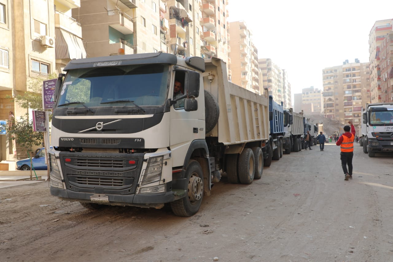 مخلفات في البساتين محافظ القاهرة: إزالة مليون متر مكعب من مخلفات البناء المتراكمة بمنطقة الأربعين في البساتين (صور)
