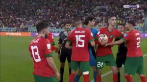 اعتراضات لاعبي المغرب على حكم مباراة كرواتيا 