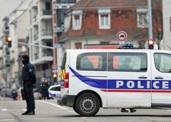 الشرطة الفرنسية تجلي تلاميذ 20 مدرسة بعد تلقى تهديدات بشن هجمات إرهابية