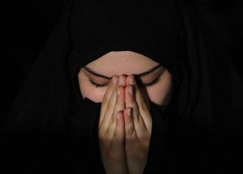 المرأة المسلمة دعاء e1673253085368 دار الإفتاء تكشف شرط الإيمان بالله مستشهدة بقول النبي الكريم