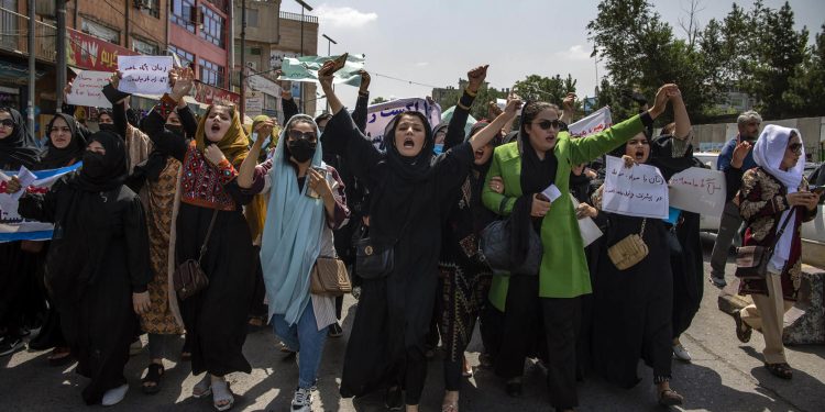 أفغانيات يطلقن حركة ثورة نسائية لرفع الظلم عن المرأة
