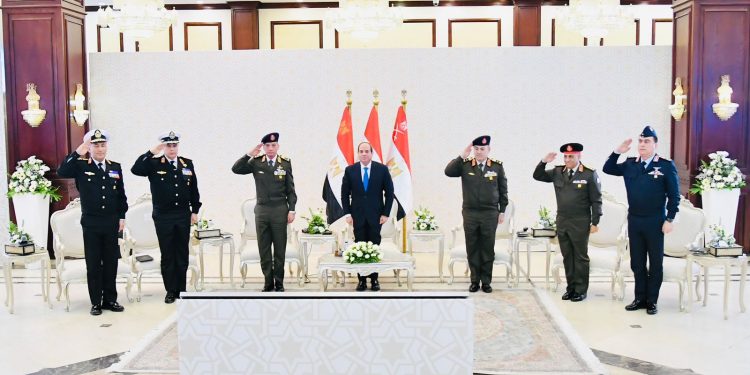 اجتماع الرئيس السيسي بقادة القوات المسلحة عقب صلاة الجمعة