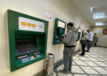2 scaled 1 الحكومة: لا رسوم جديدة على عمليات السحب النقدي من البطاقات البنكية